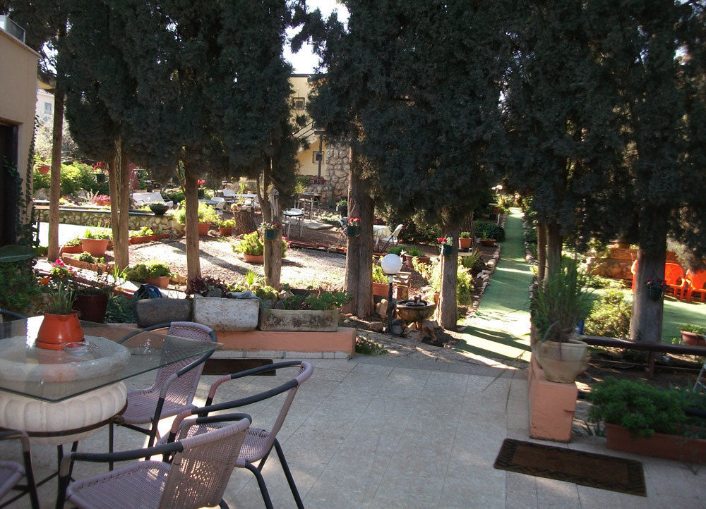 Safed Inn Екстериор снимка