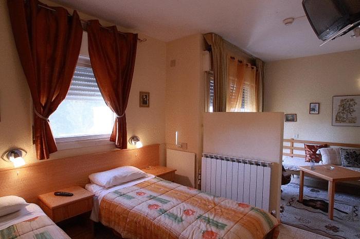 Safed Inn Екстериор снимка